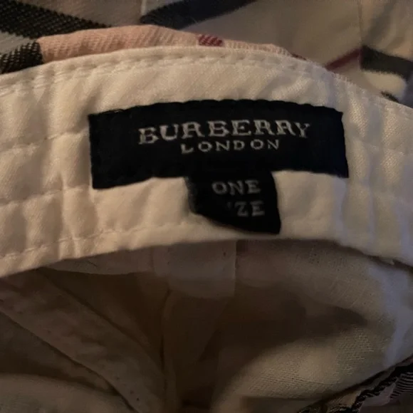 Burberry Cap and Bucket Hat - Picture 4 of 5